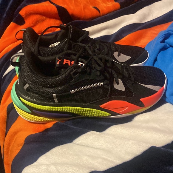 First jcole basketball shoes that dropped. Size Mens 10.5. Multi color - Picture 3 of 7